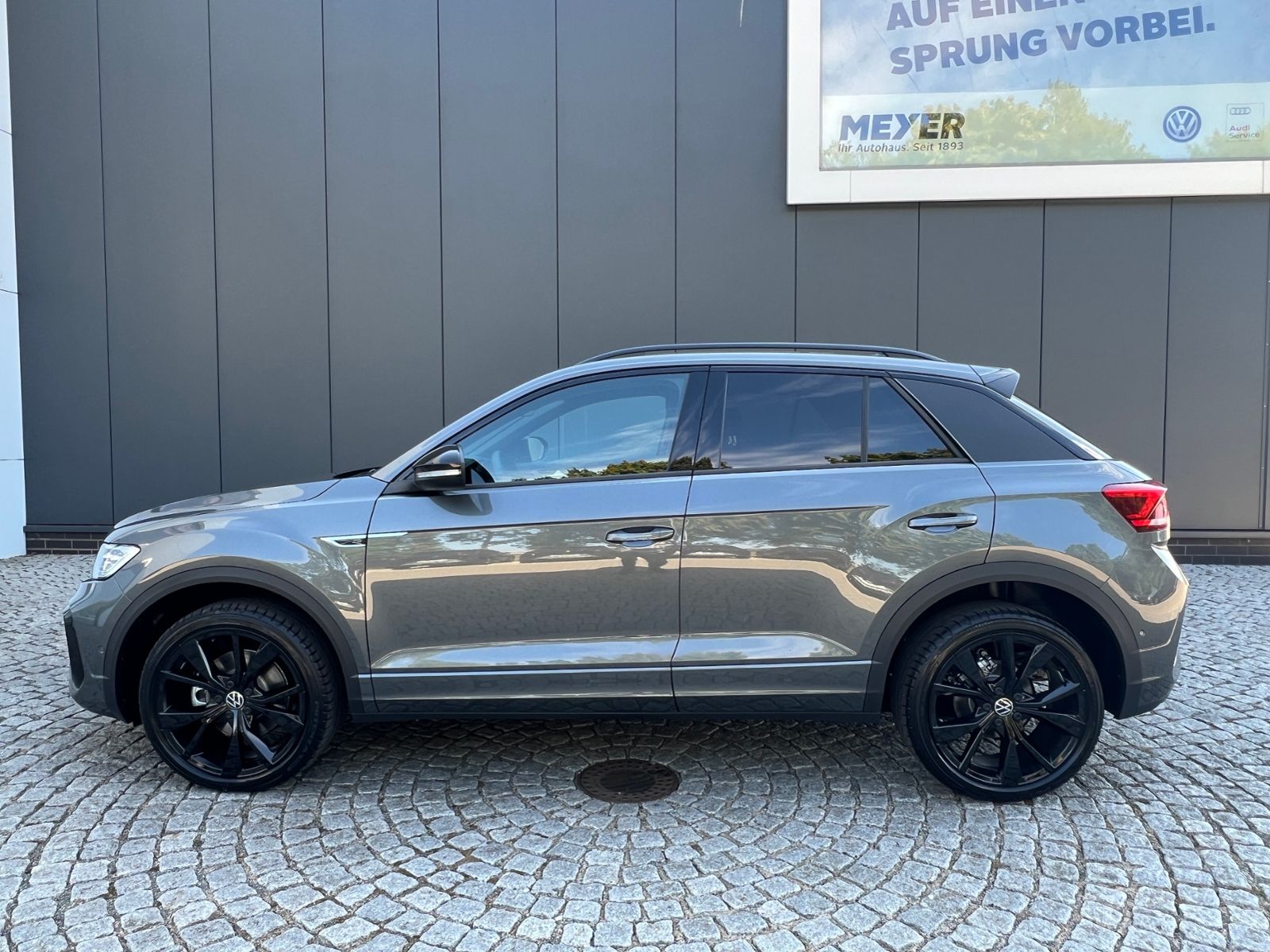 Fahrzeugabbildung Volkswagen T-Roc R-Line 1.5 TSI DSG *Black Style, AHK, Pano