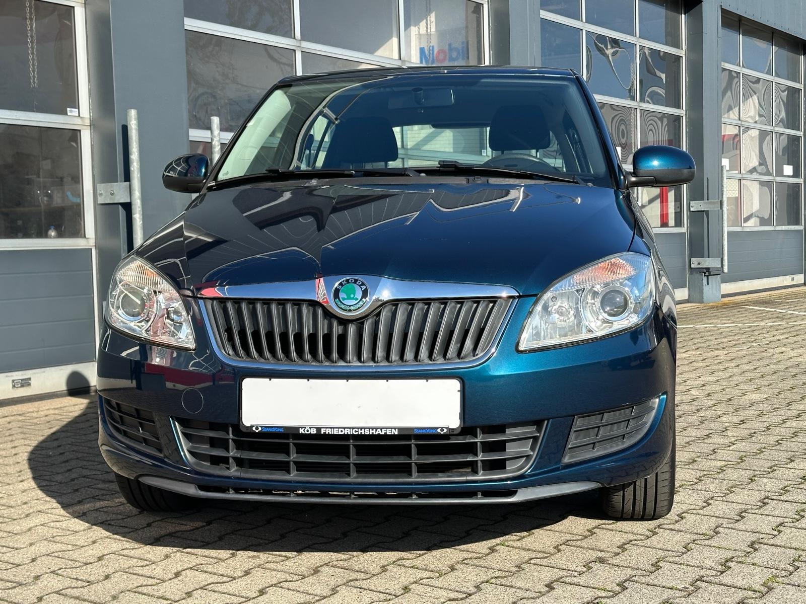 Skoda Fabia Ambition + Einparkhilfe + Service-Paket +