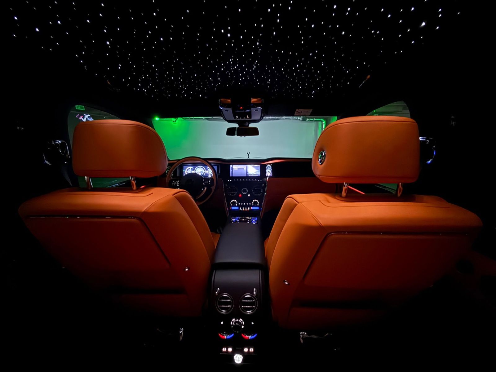 Fahrzeugabbildung Rolls-Royce Cullinan BLACK BADGE OPTIK/THEATER/BESPOKE AUDIO