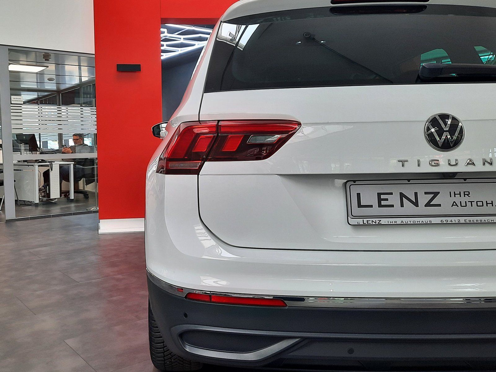 Fahrzeugabbildung Volkswagen Tiguan Active TSI *Navi*Cam*LED*PDC*Sitzhzg*ACC*
