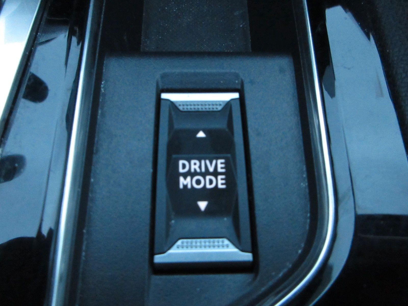 Fahrzeugabbildung Peugeot 5008 Allure 1.5D LED/NAVI/R´CAM/PDC/7-SITZ