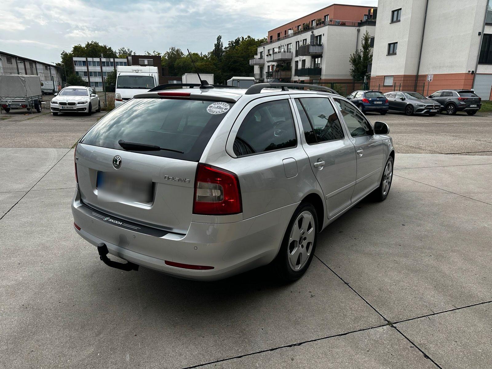 Skoda Octavia 2012 — engine 140 HP (103kW)