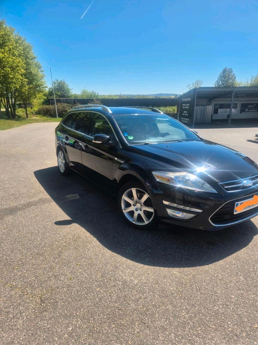 Ford Mondeo 2011 — interior