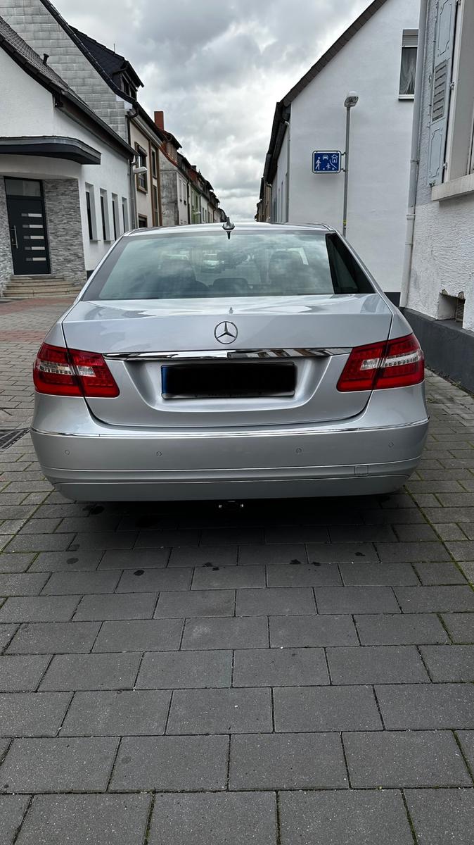 Mercedes-Benz E 220 CDI BlueEFFICIENCY Standard