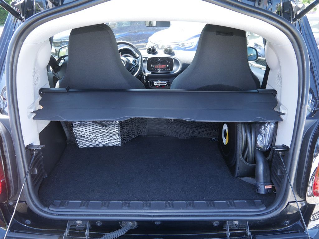Fahrzeugabbildung Smart fortwo EQ KLIMAAUTOMATIK SITZHEIZUNG