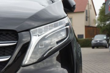 Mercedes V 220 - 10
