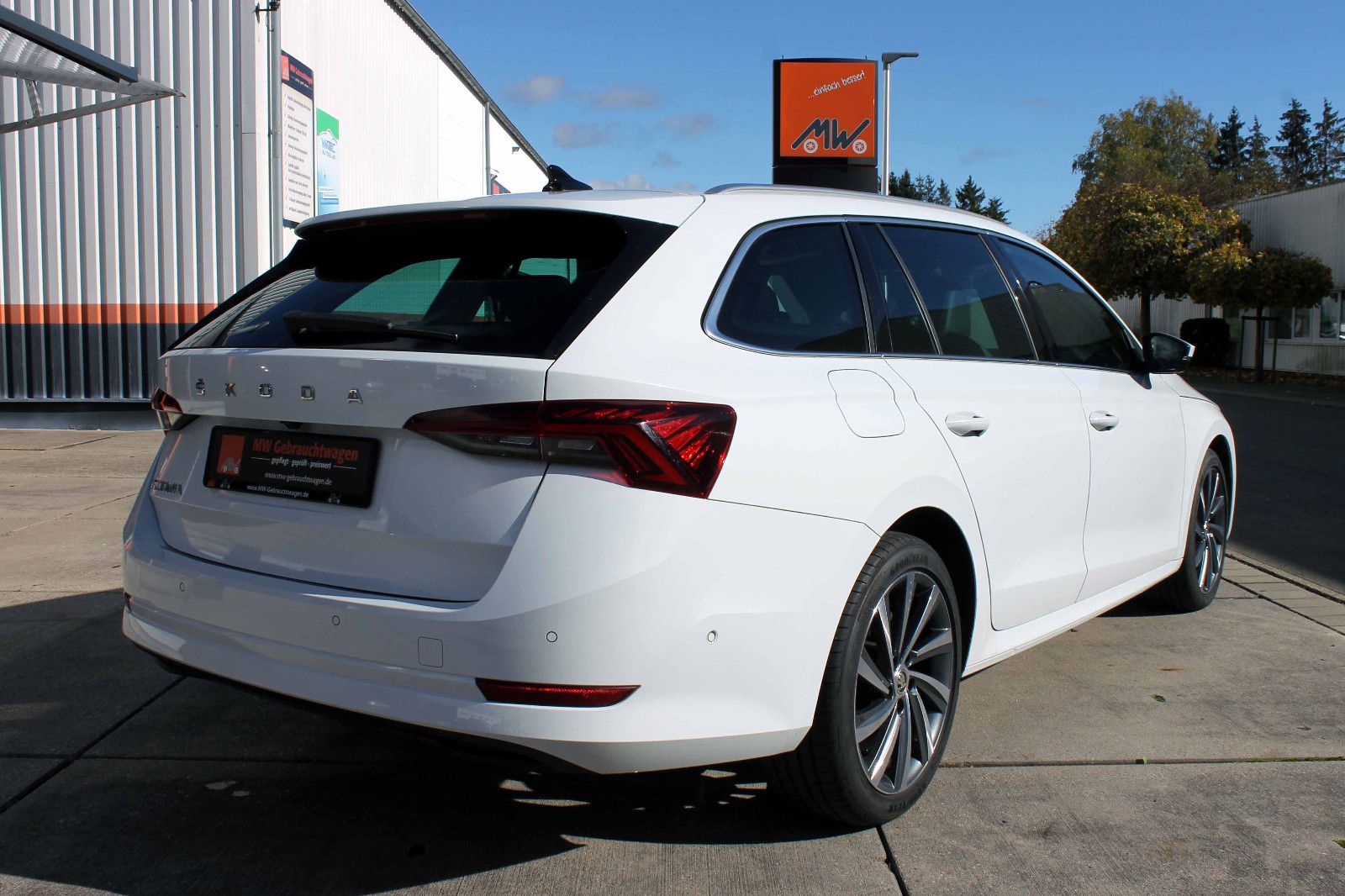 Fahrzeugabbildung SKODA Octavia Combi Style 2.0TDI DSG AHK PANO KAM HUD