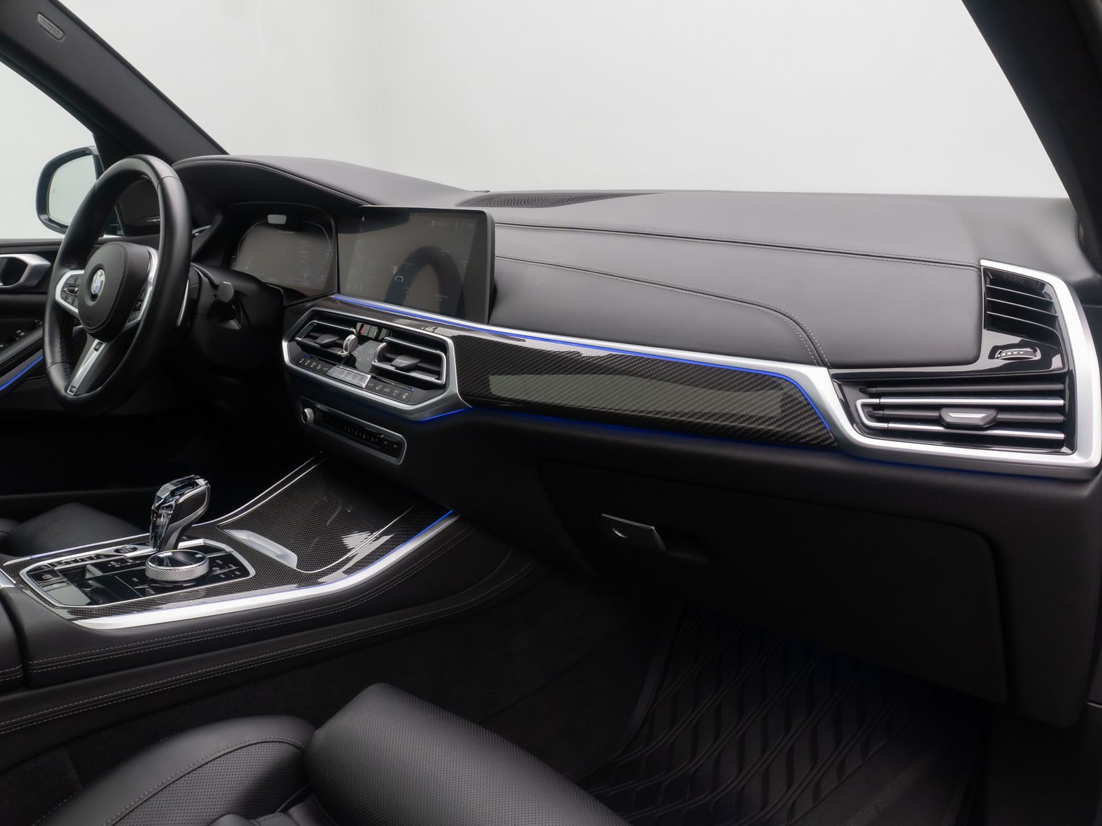 Fahrzeugabbildung BMW X5 M50i 360&deg; HUD Laser SoftCl DispKey Panorama