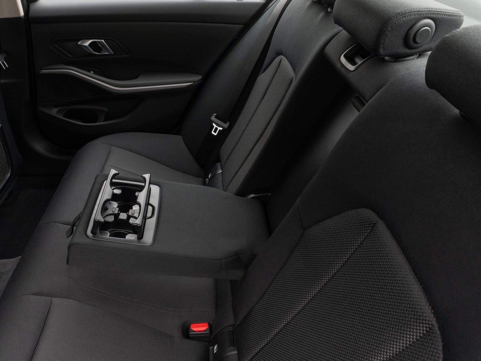 Fahrzeugabbildung BMW 330e CockPitPr Navi PDC Alarm Geschwindigkeitsre