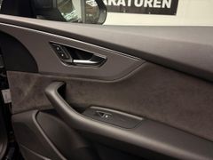 AUDI Q8 55 TFSI quattro LENKRAD-,SITZHZG AHK HEADUP