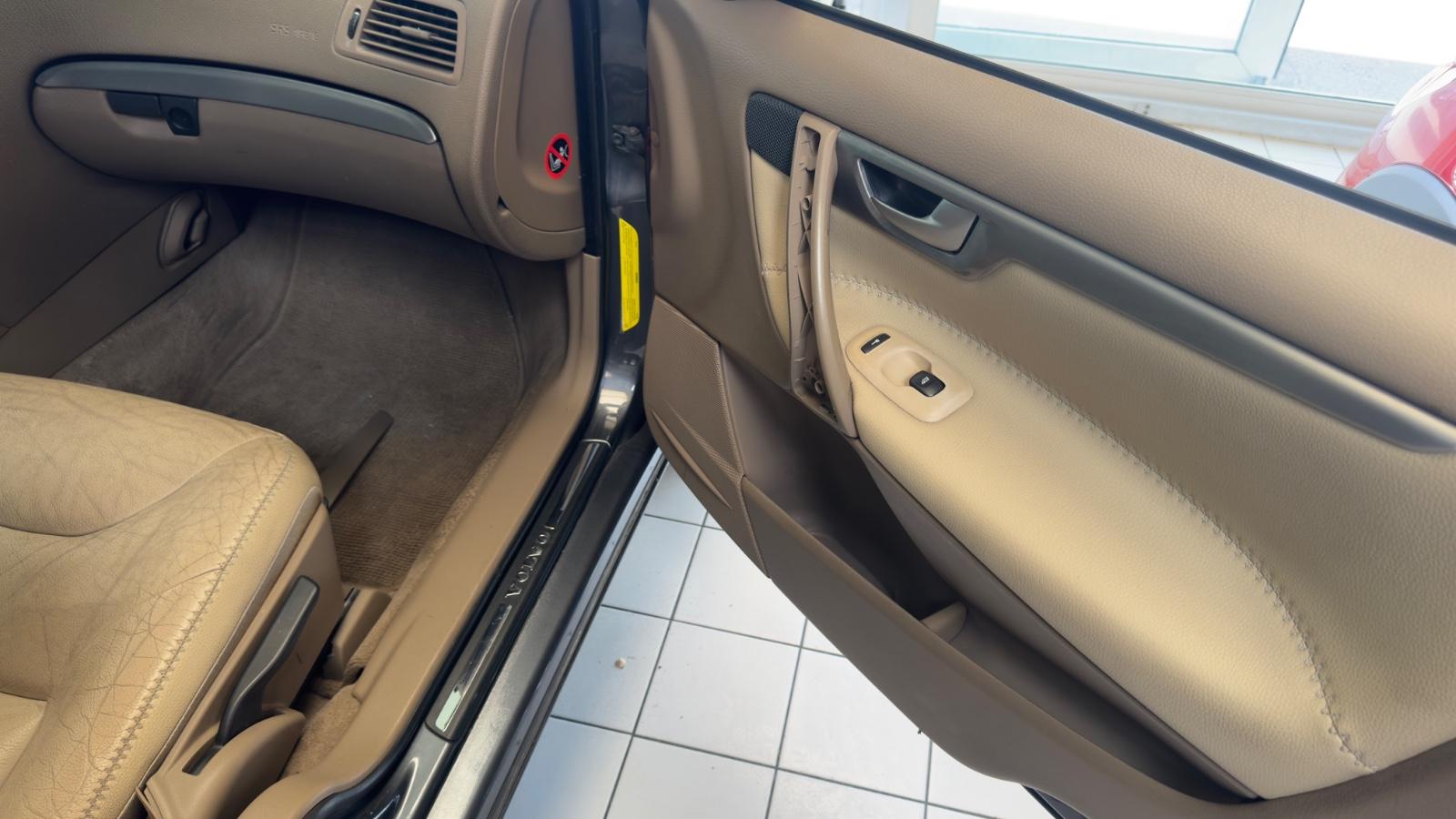 Volvo XC70 2006 — photo 14