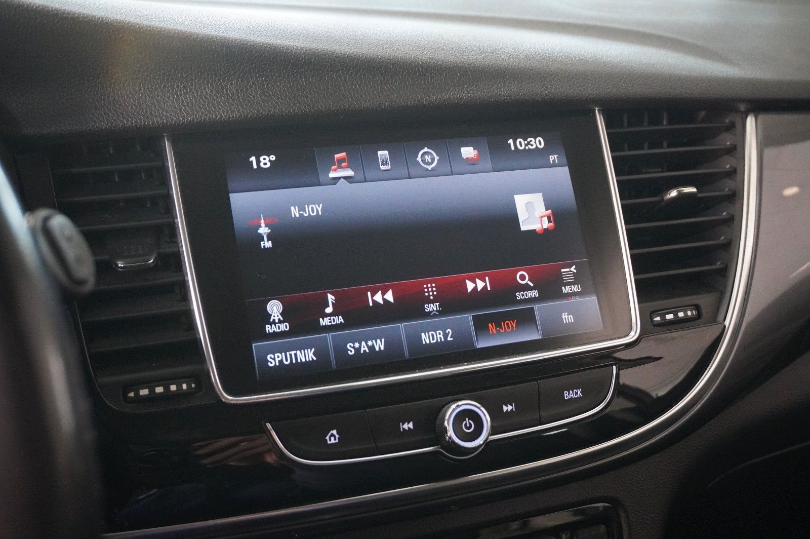 Fahrzeugabbildung Opel Mokka X 1.4 ON NAVI/LED/KAMERA/SHZ/SPORT/NEBEL