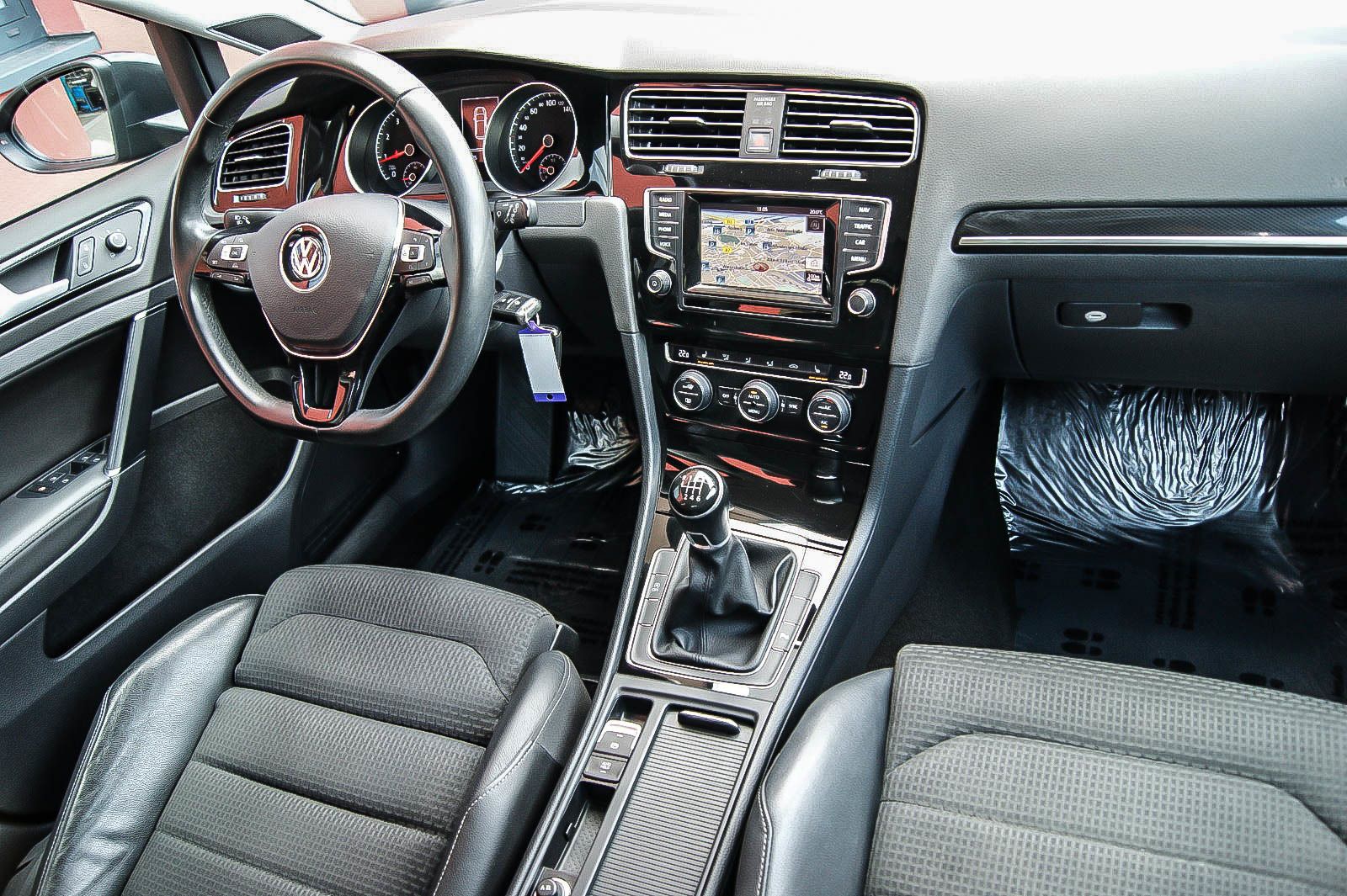 Fahrzeugabbildung Volkswagen Golf VII 14 TSI Highline XENON SPORTSITZE 1.HAND