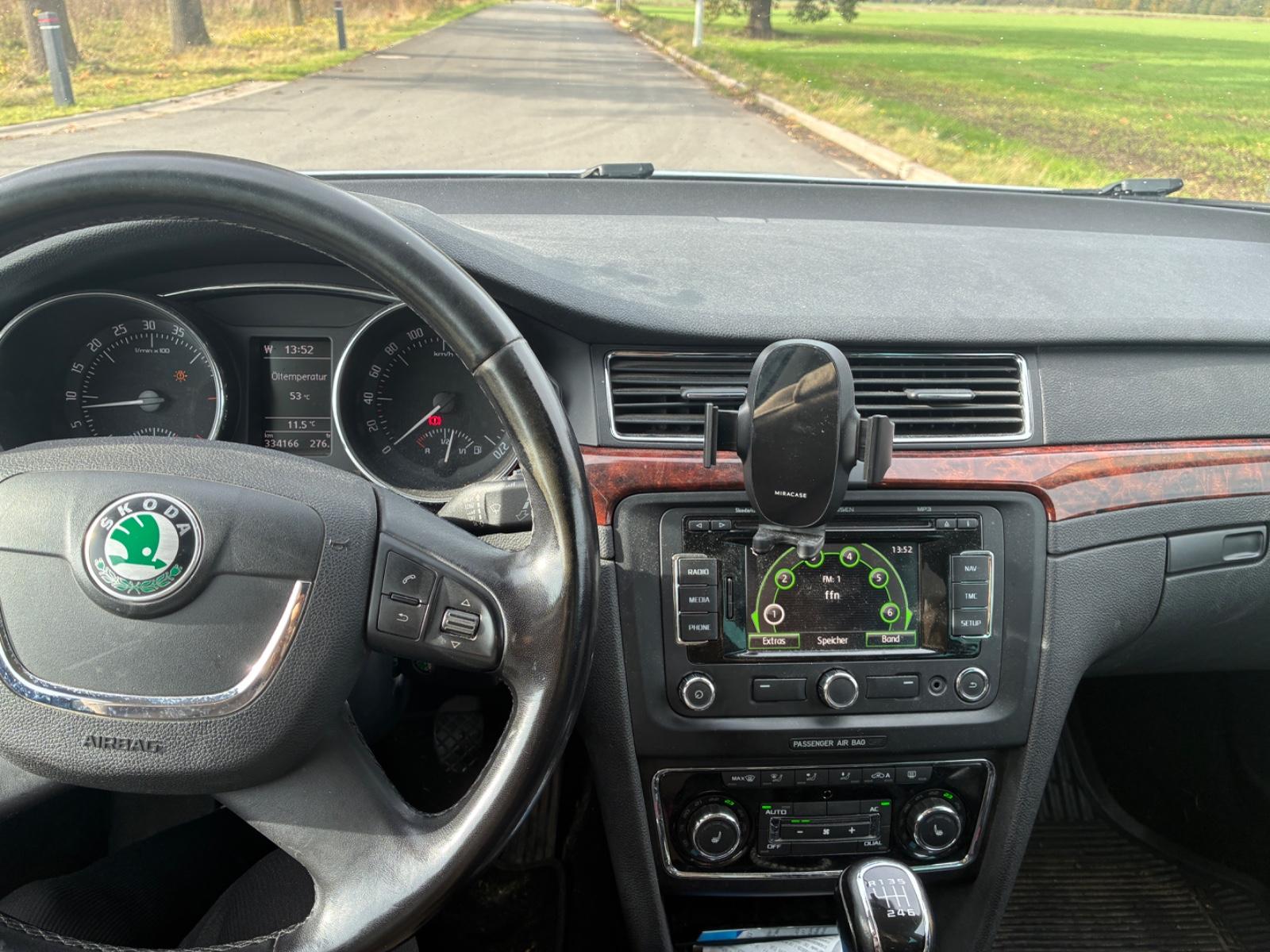 Skoda Superb 2010 — interior