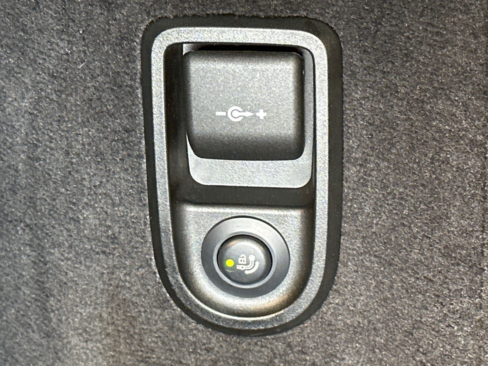 Fahrzeugabbildung BMW 520d Touring M-Sport NAV+LED+PANO+AHK+STHZG