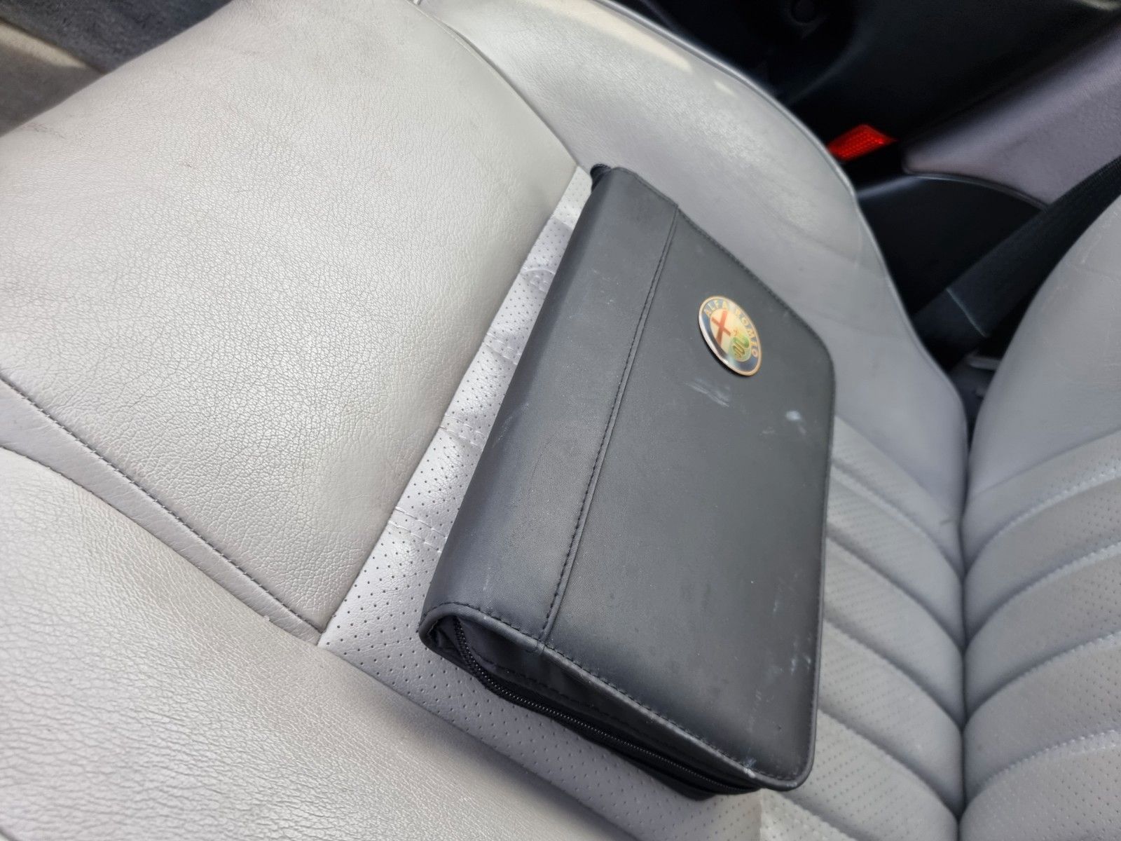 Fahrzeugabbildung Alfa Romeo 2x Alfa 166 2.5 V6 24V Distinctive