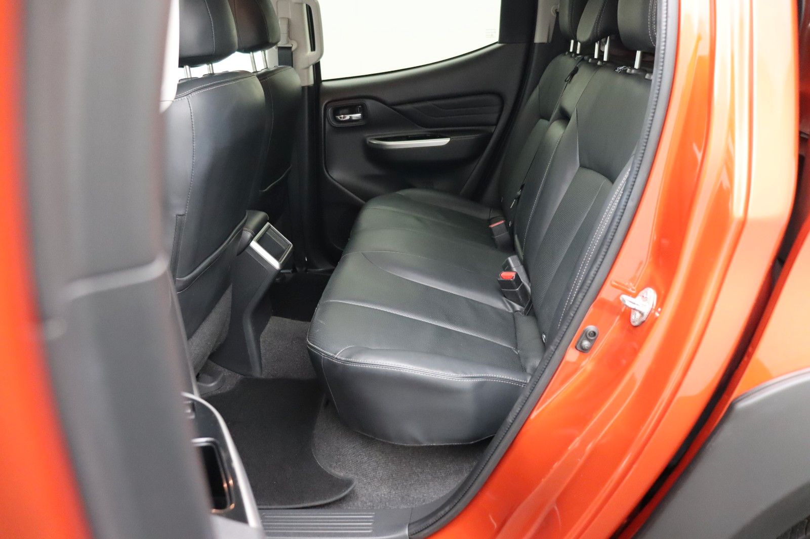 Fahrzeugabbildung Mitsubishi L200 TOP 2,2 DI-D AT DoKa 4WD