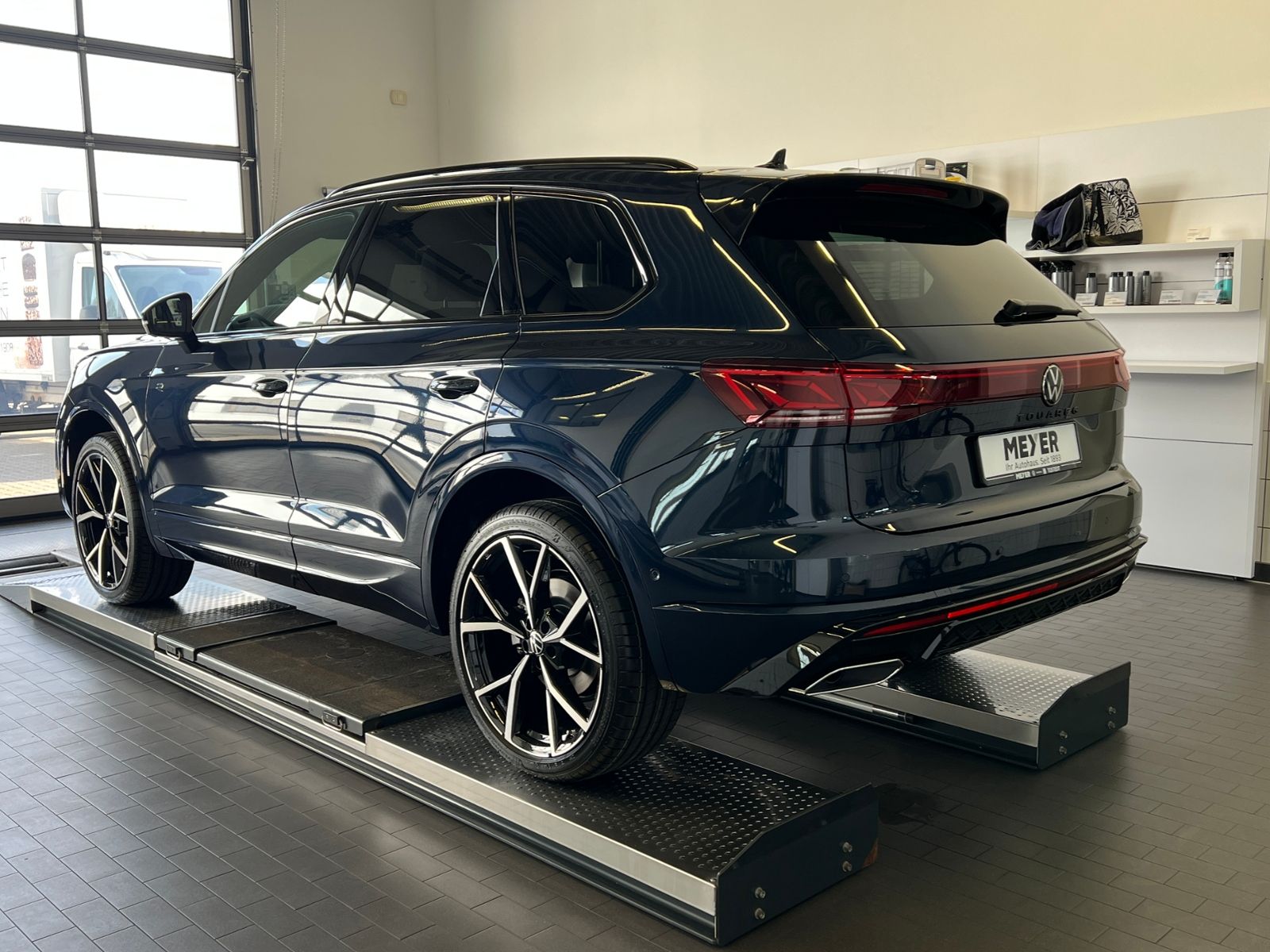 Fahrzeugabbildung Volkswagen Touareg R-Line 3.0 V6 TDI 4MOTION *AHK, LED, Luf