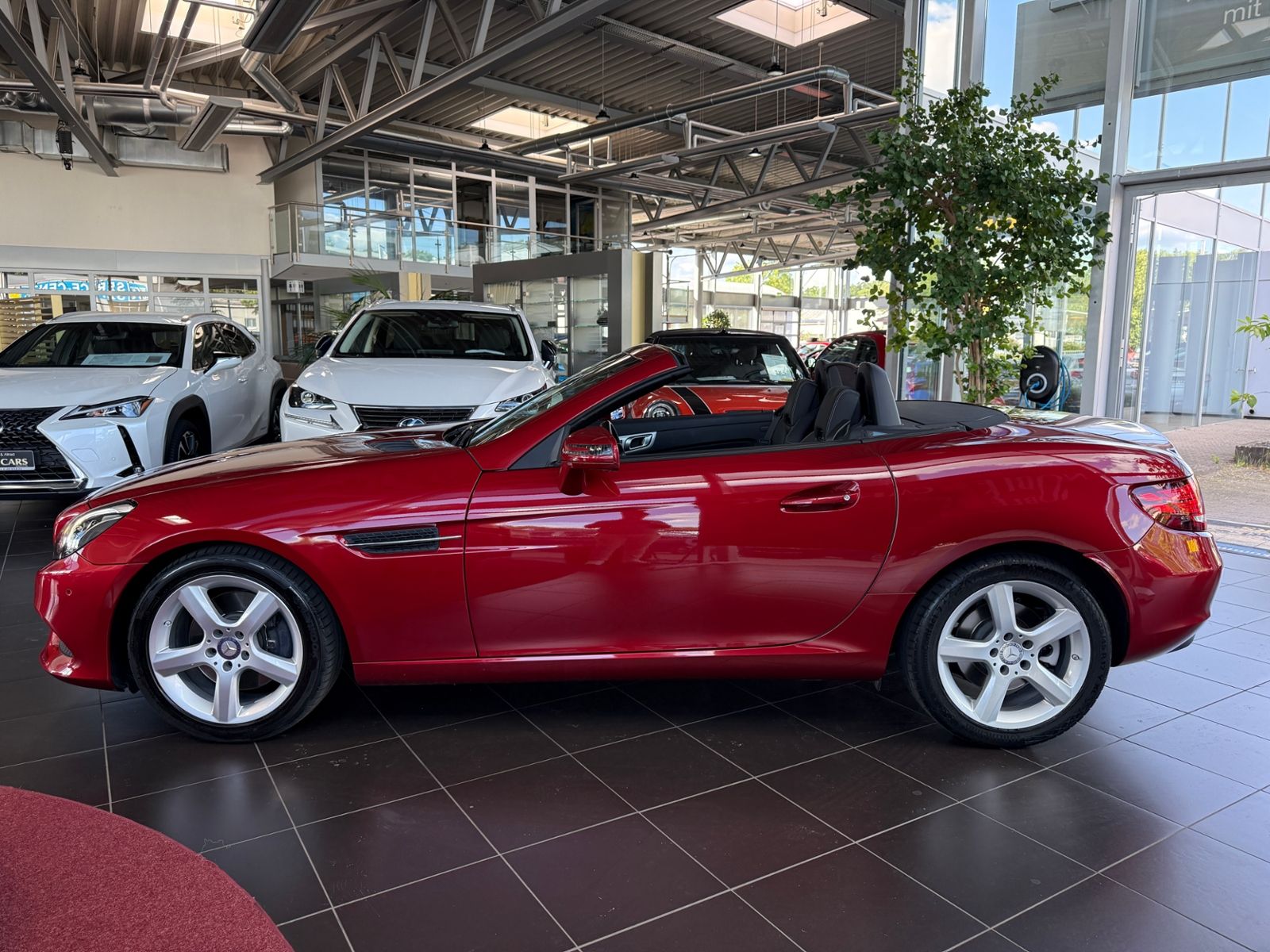Fahrzeugabbildung Mercedes-Benz SLC 300 AIRSCARF LED NAVI SHZ