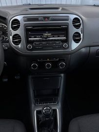 Volkswagen Tiguan - 11