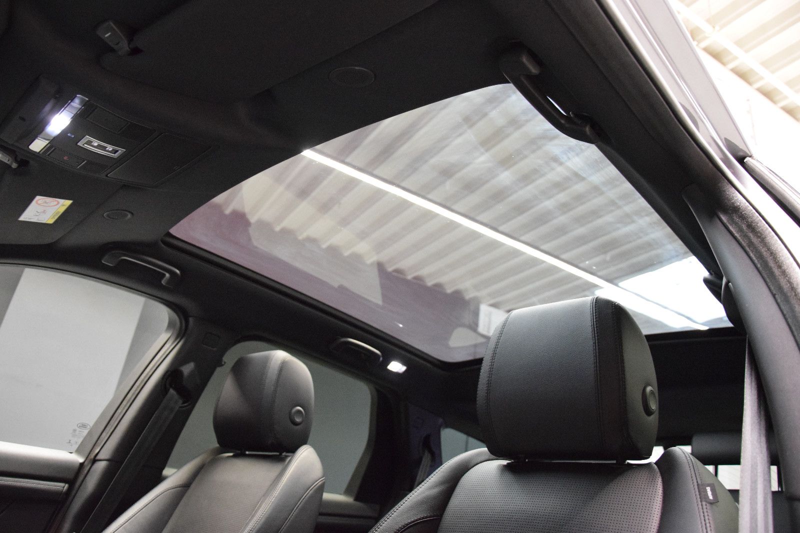 Fahrzeugabbildung Land Rover Discovery Sport AWD Pano Leder 360° LED PDC Totw