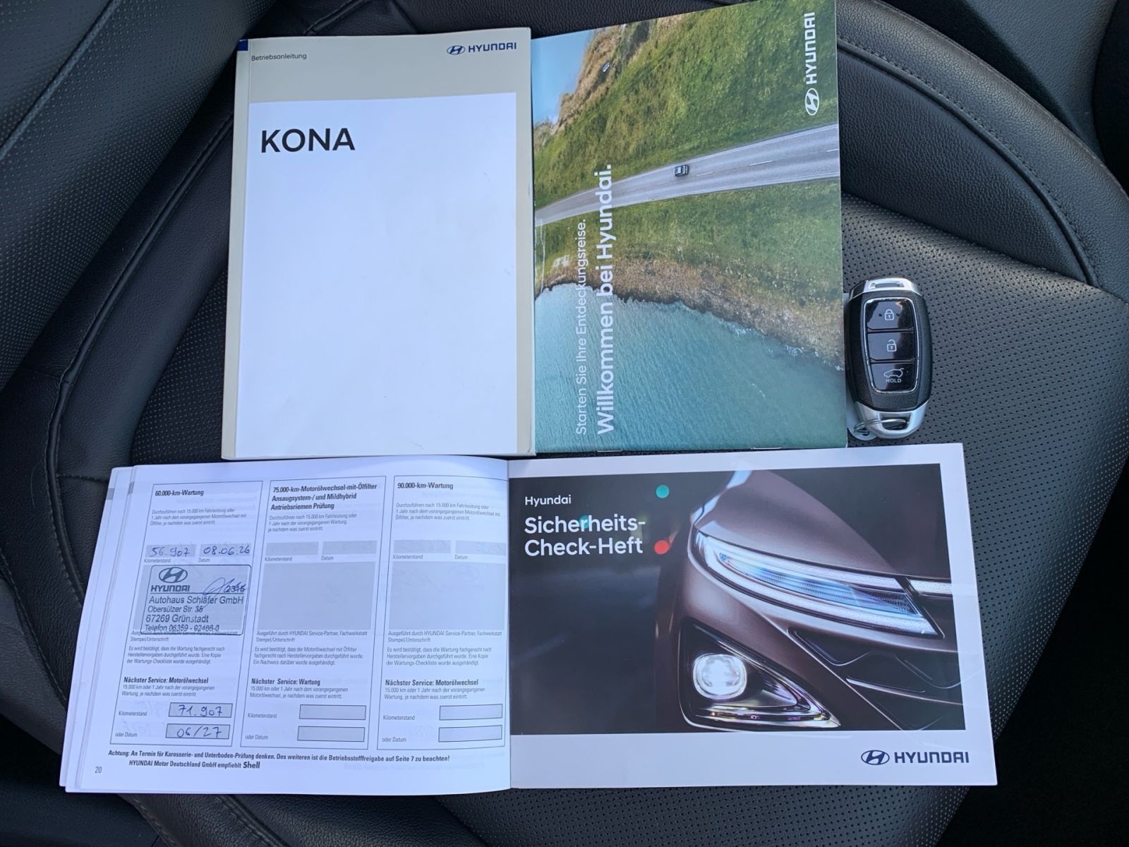 Fahrzeugabbildung Hyundai KONA 1.6 T-GDI 7-DCT Prime Leder Schiebedach