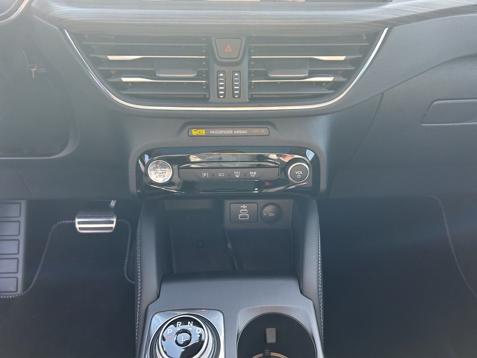 Fahrzeugabbildung Ford Kuga Active X FHEV Glas Dach Winter P. LM 20Z