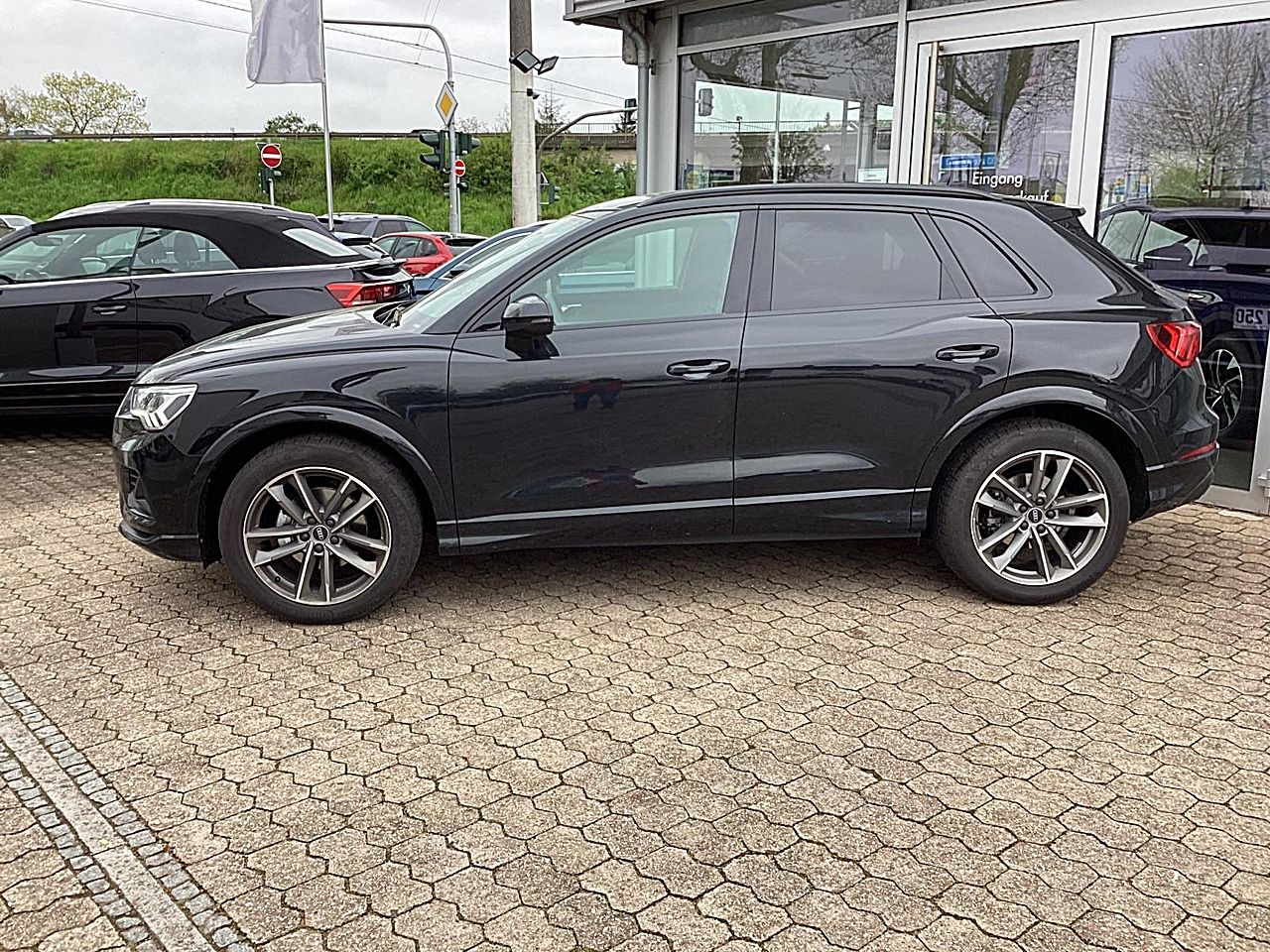 Fahrzeugabbildung Audi Q3 advanced 35 TFSI S-tronic Tempomat LED SHZ