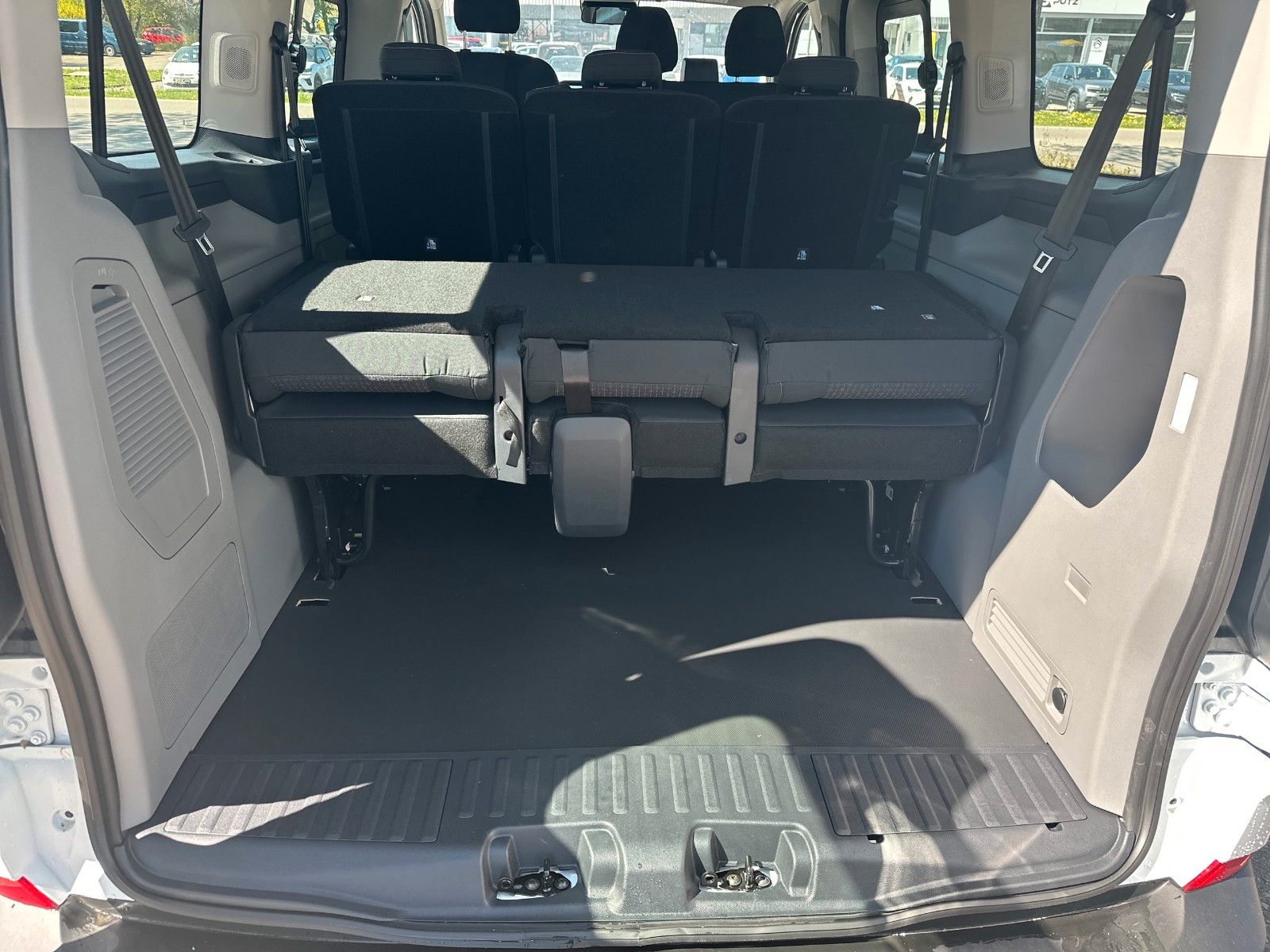Fahrzeugabbildung Ford Transit Custom Kombi 320 L1 FWD Trend