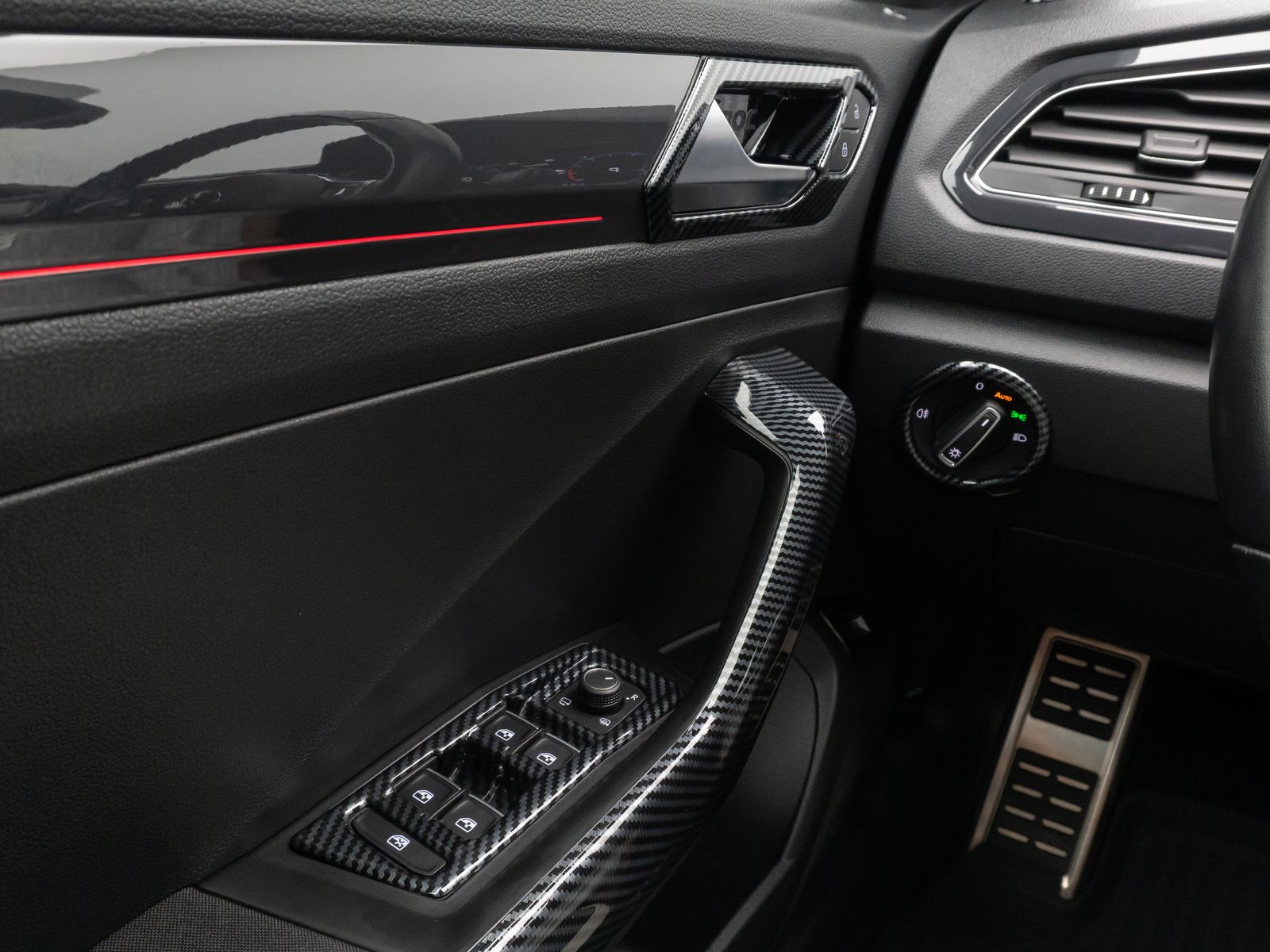 Fahrzeugabbildung Volkswagen T-Roc Sport 4Motion ACC Navi PDC AppleCar HiFi A