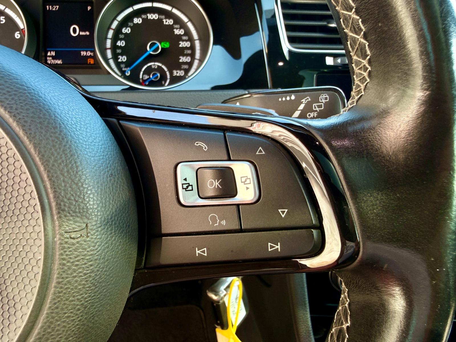 Volkswagen Golf VII Variant R 4Motion LED ACC DCC PANO