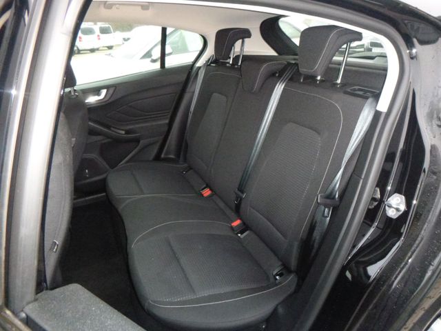 Fahrzeugabbildung Ford Focus 1,5 EcoBoost Lim >AUT/NAVI/Sitzheiz/PDC<