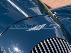 Fahrzeugabbildung Morgan 4/4 *Sport Blue / Yarwood Honey*