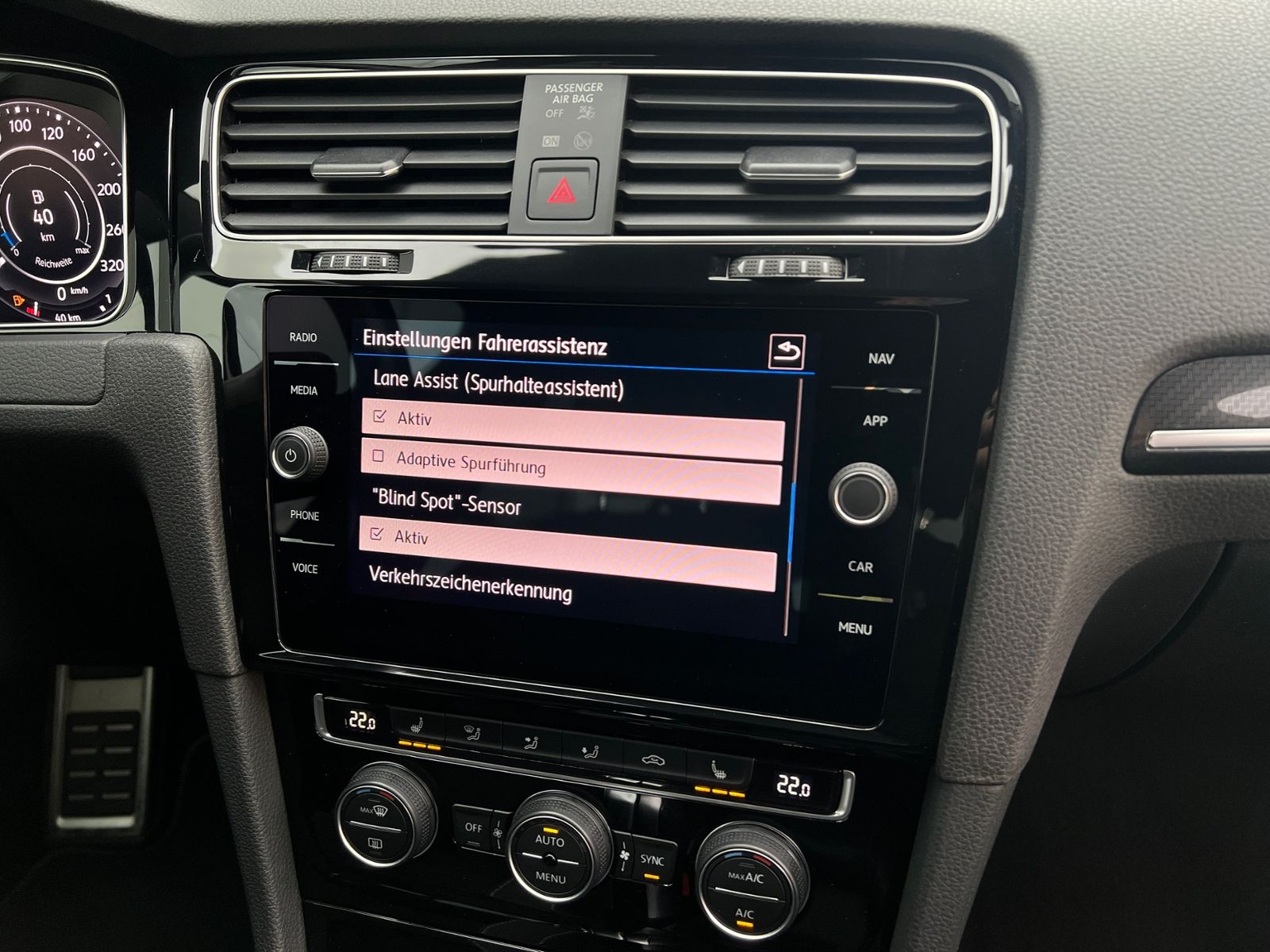 Fahrzeugabbildung Volkswagen Golf VII R 4MOTION 2.0 TSI OPF DSG *Sportauspuff