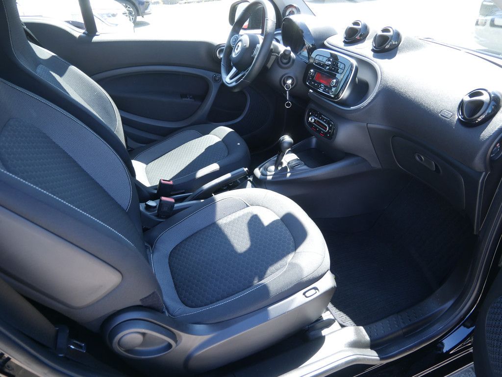 Fahrzeugabbildung Smart fortwo EQ KLIMAAUTOMATIK SITZHEIZUNG