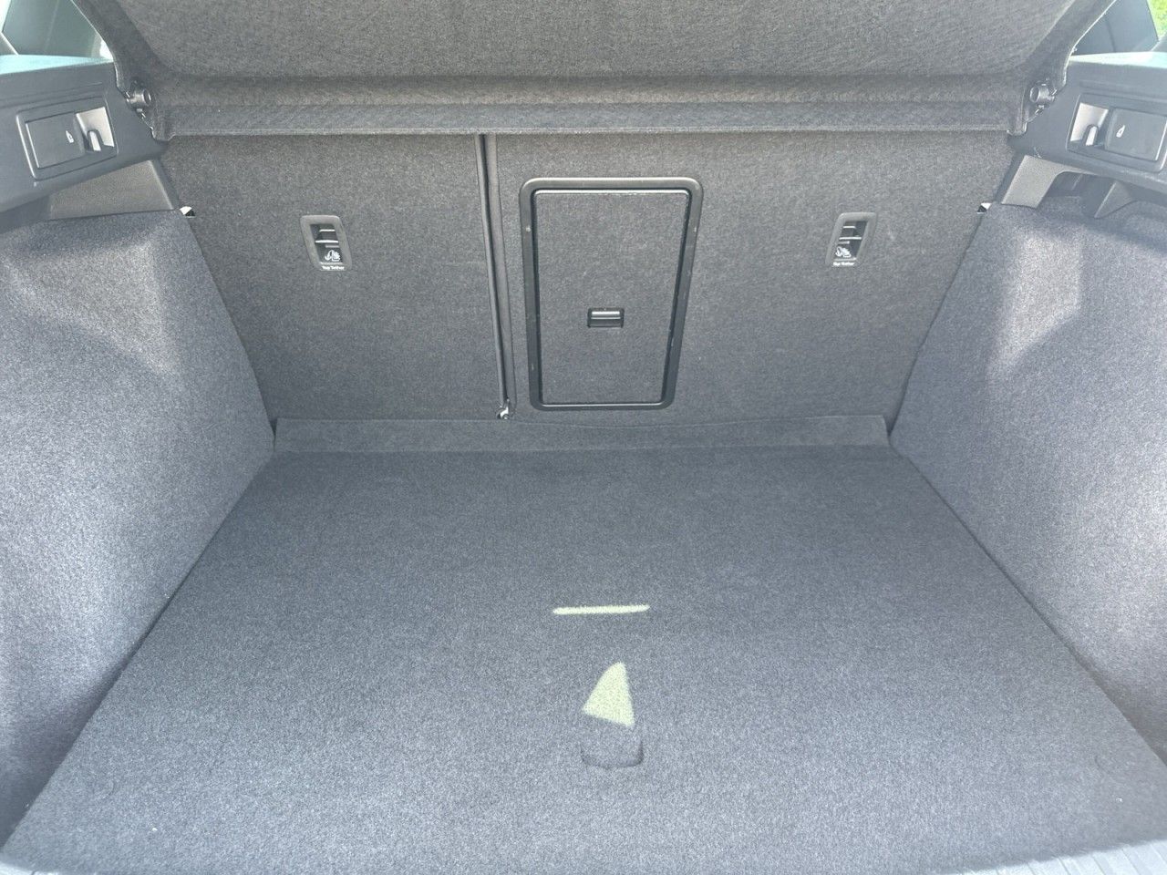 Fahrzeugabbildung SEAT ATECA FR 2.0 TSI 190 PS DSG 4Drive*AHK* - mit KI generiert/bearbeitet