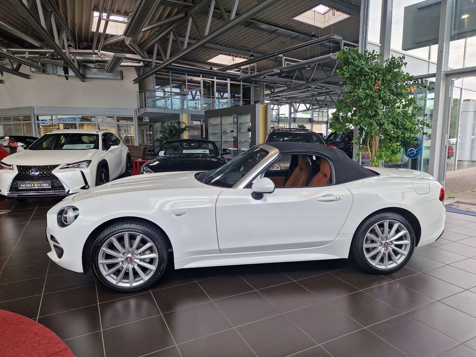 Fahrzeugabbildung Fiat 124 Spider Lusso LEDER NAV SHZ RFK ALU