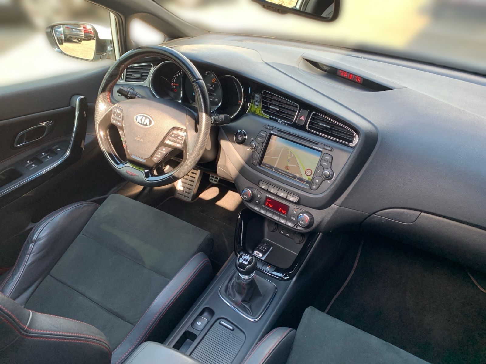 Fahrzeugabbildung Kia Ceed GT-Track 1.6 T-GDI Navi PanDach EXPORT