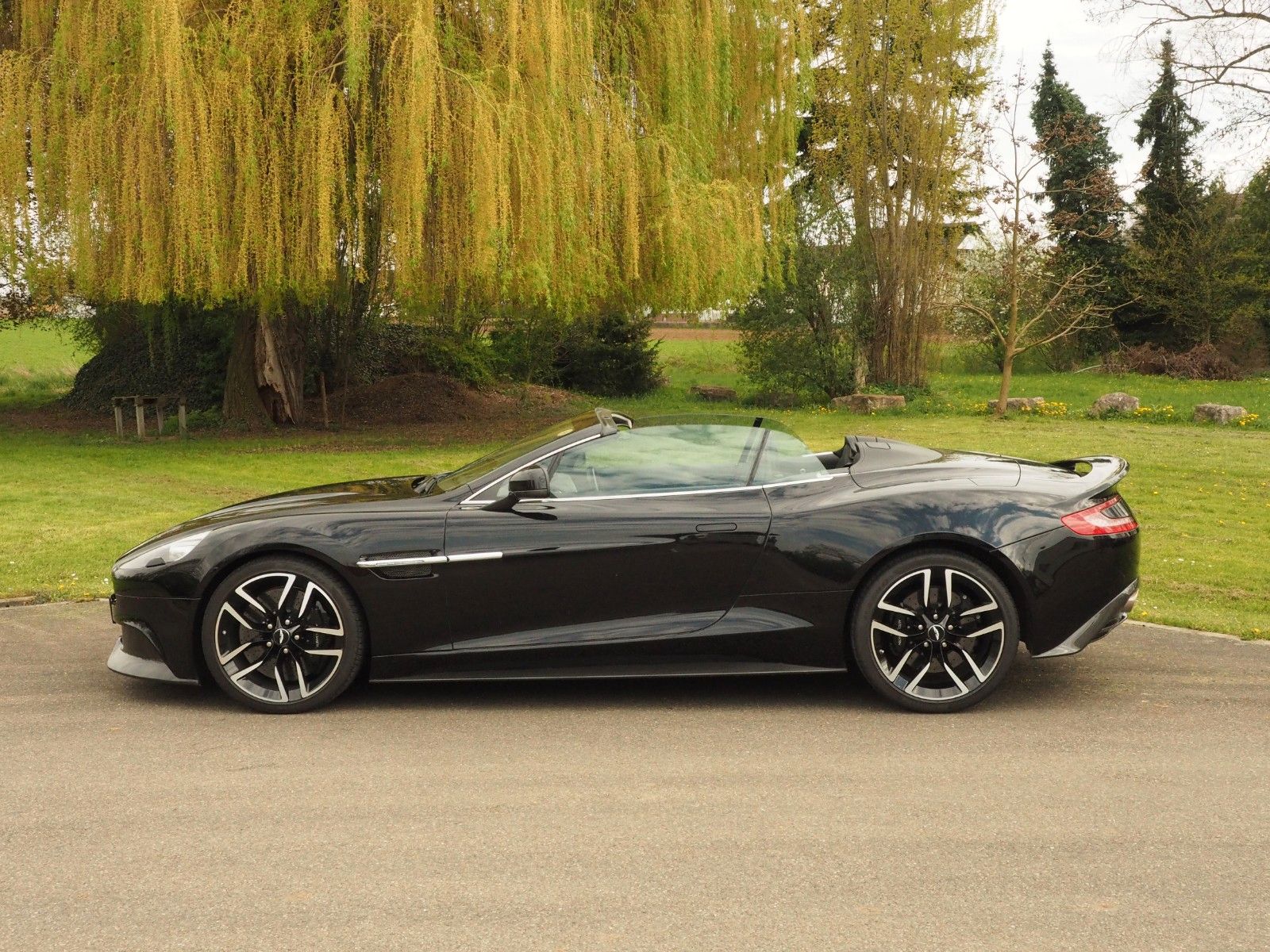 ASTON MARTIN Vanquish