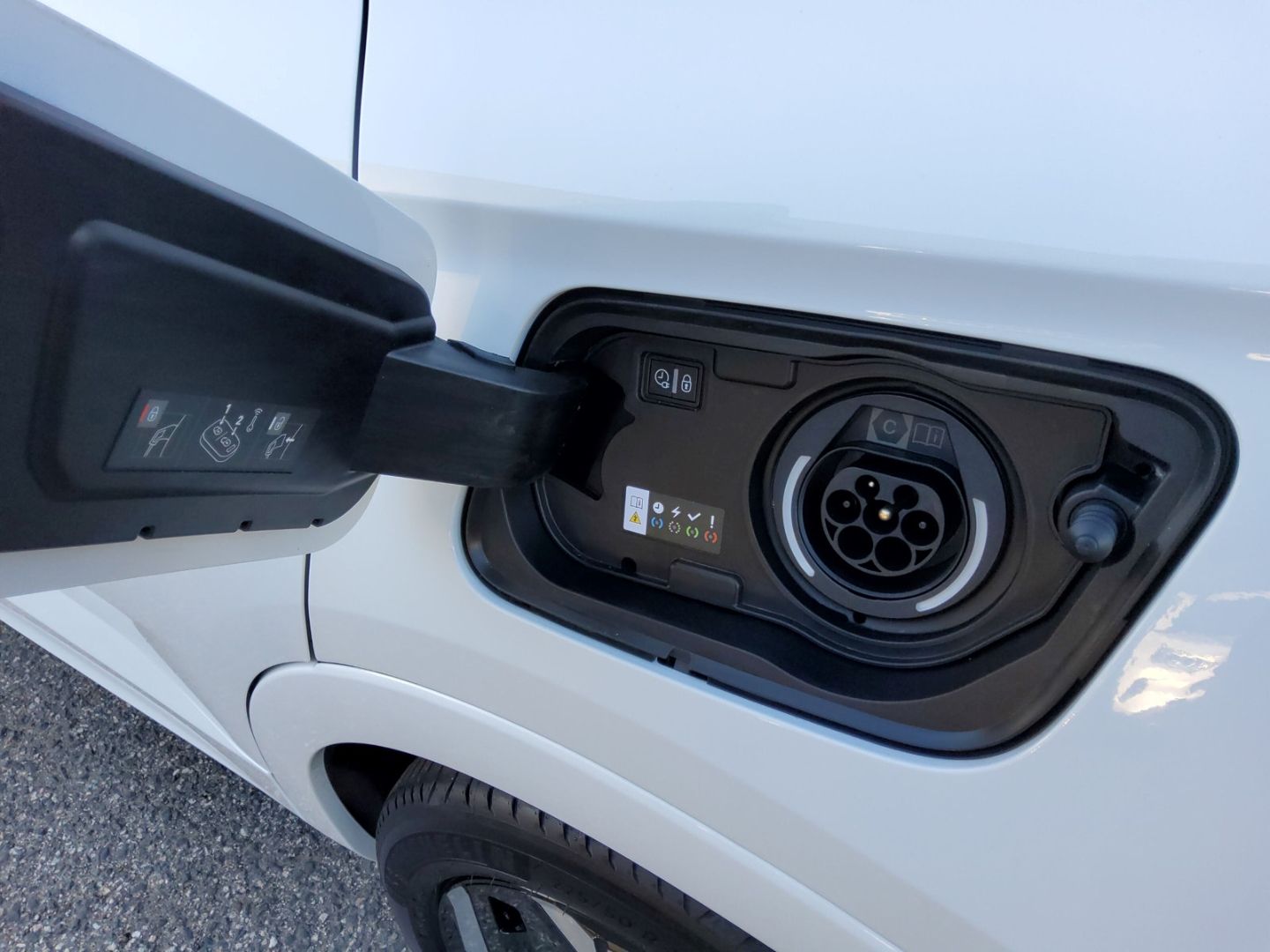 Fahrzeugabbildung Opel Grandland GSe Plug-in Hybrid Allrad AD Navi digi