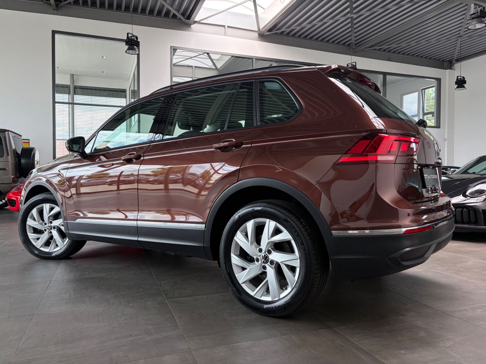 Volkswagen Tiguan 2.0 TDI DSG 4Motion Life * Ginger Brown * imagem 3