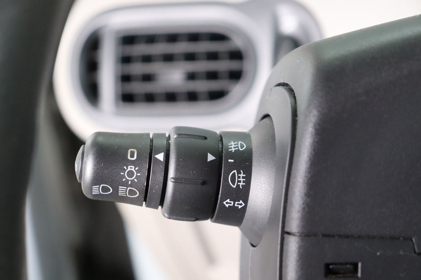Fahrzeugabbildung Renault Modus 1.2 16V * HU/AU bis 09.26 * 8-fach *