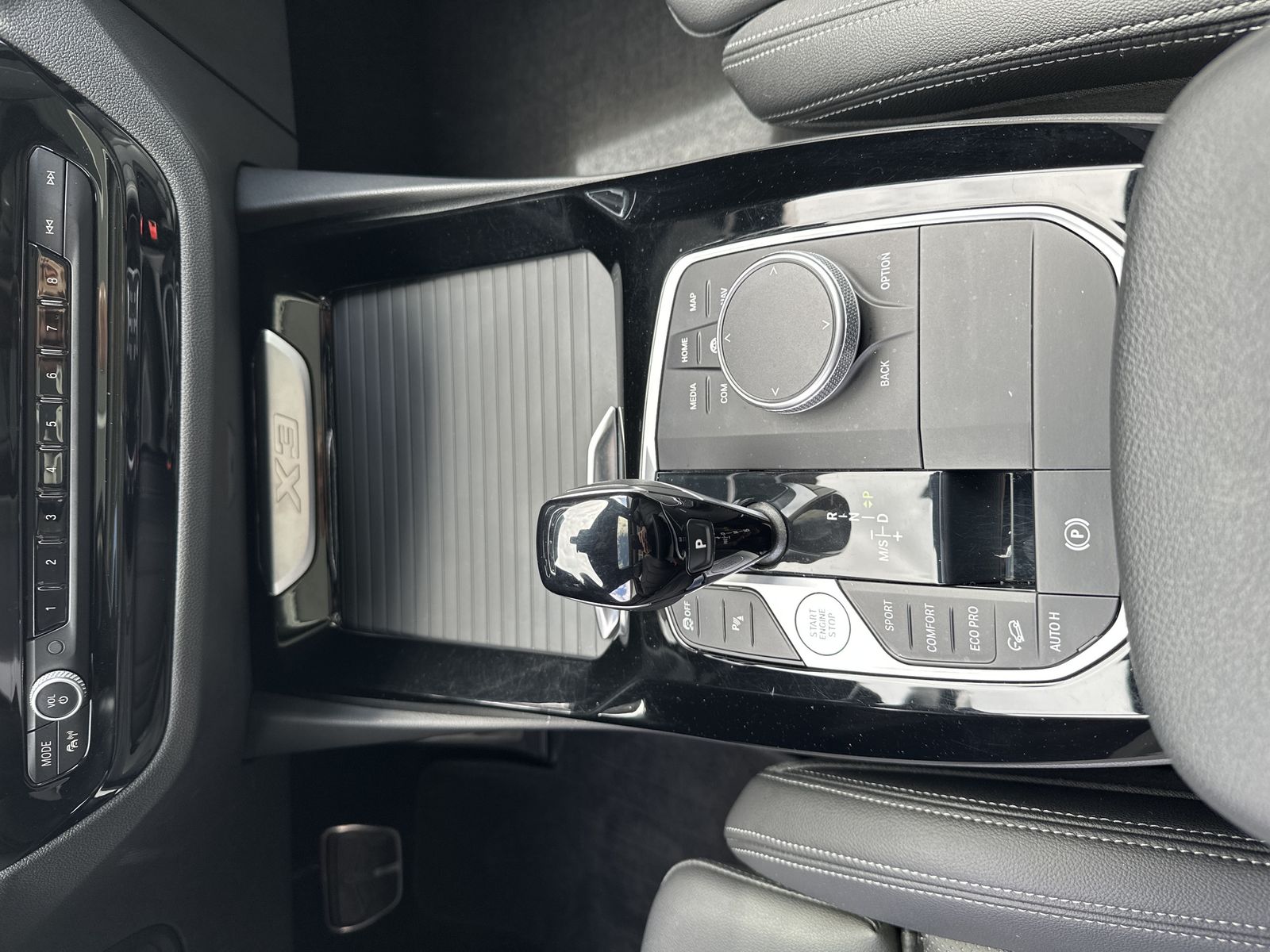 Fahrzeugabbildung BMW X3 xDrive20d M-Sport NAV+LASER+PANO+HUD+KAM+19ZO