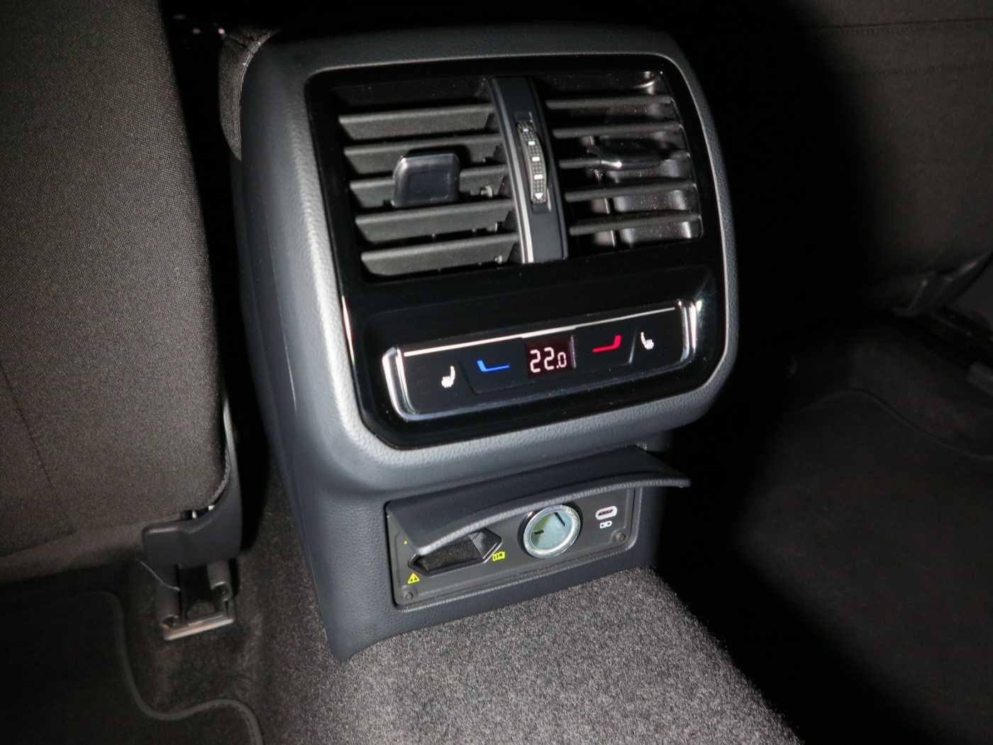 Volkswagen Passat Variant 2.0 TDI SCR DSG7 Business Navi