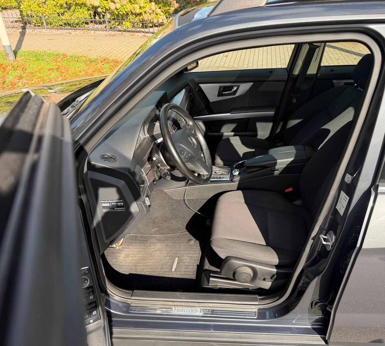 Mercedes-Benz GLK250 2010 — photo 10