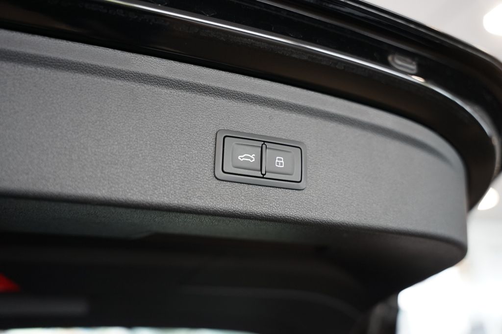 AUDI RS3 Sportback | Panoramic Roof | Bucket Seats | Carbon Fiber AUDI RS3 Sportback | Panoramic Roof | Bucket Seats | Carbon Fiber
