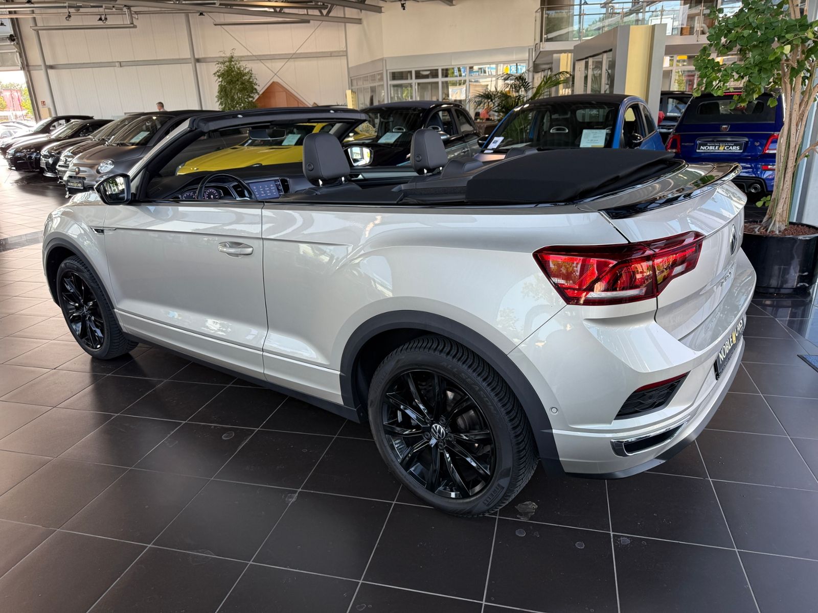 Fahrzeugabbildung Volkswagen T-Roc Cabriolet R-Line AHK ACC LED BEATS