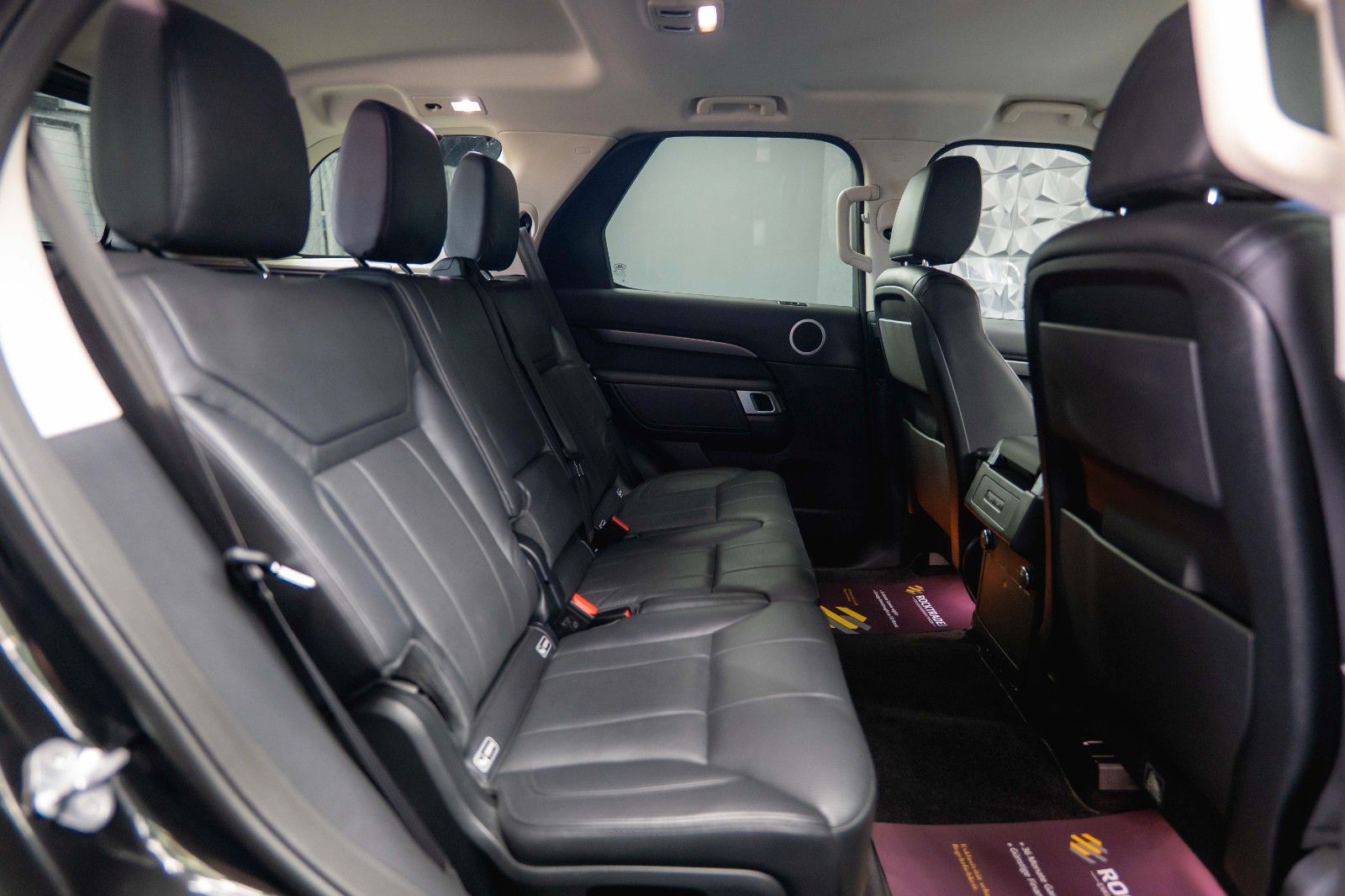 Fahrzeugabbildung Land Rover Discovery 5 2.0 TD SD4 HSE BLACK 4x4 *AHK*LED*