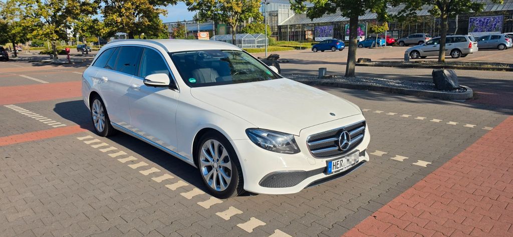 Image of Mercedes-Benz E 220