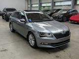 Skoda Superb 2.0 TDI DSG Style PANO MEMORY ACC LED - Skoda: Unfallwagen